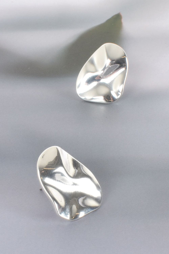 Adorn Hammered Metal Stud Earrings | Silver_Silvermaple Boutique