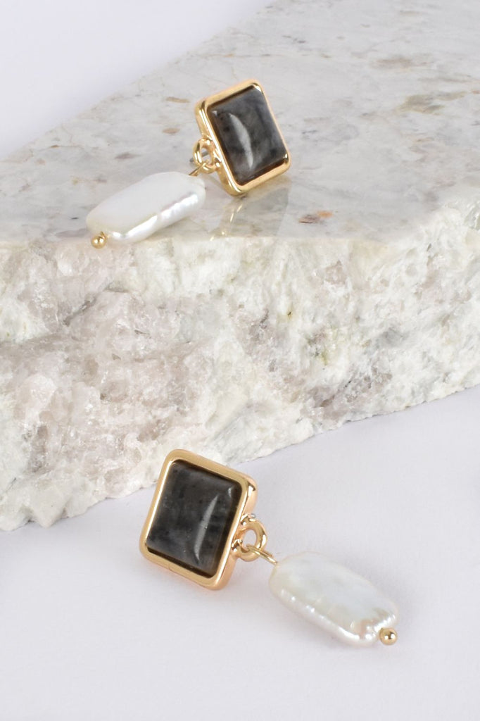 Adorn Fresh Water Pearl Stone Mix Earrings | Black & Gold_Silvermaple Boutique