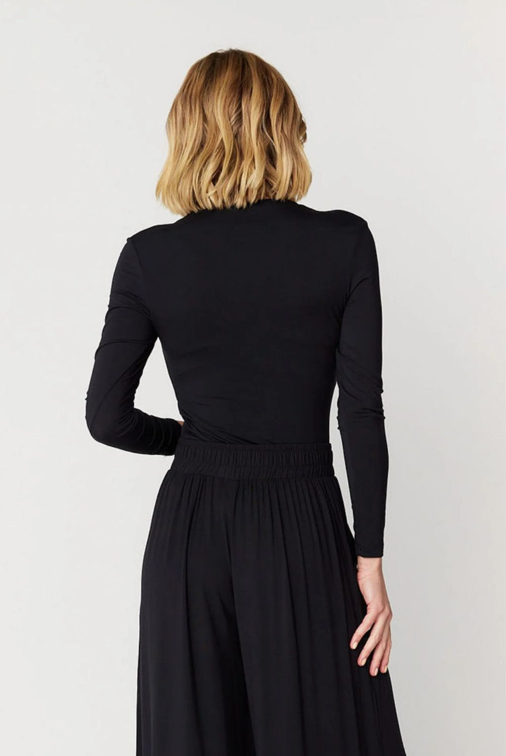 Tani - Long Sleeve Scoop Top | Black - Top - Silvermaple Boutique