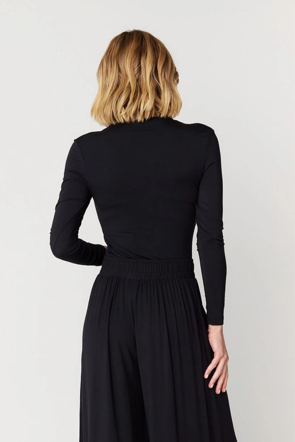 Tani - Long Sleeve Scoop Top | Black - Top - Silvermaple Boutique