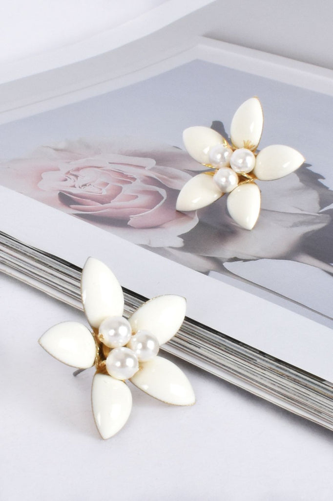 Adorn Enamel Pearl Daisy Stud Earrings | White & Gold_Silvermaple Boutique