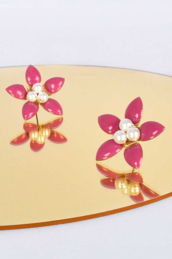 Adorn Enamel Pearl Daisy Stud Earrings | Hot Pink & Gold_Silvermaple Boutique