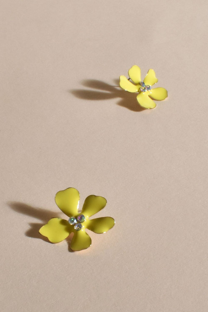 Adorn Pretty Mini Enamel Flower Earrings | Yellow/Gold_Silvermaple Boutique