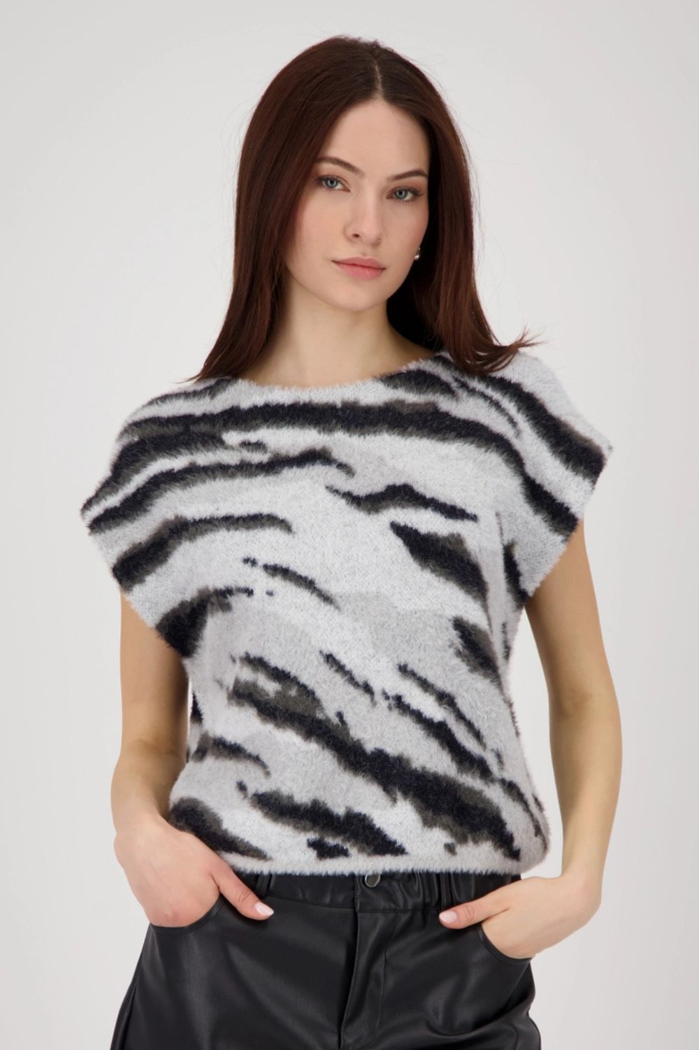 Monari - Monari Tiger Plush Vest | Ash Grey - Vest - Silvermaple Boutique 