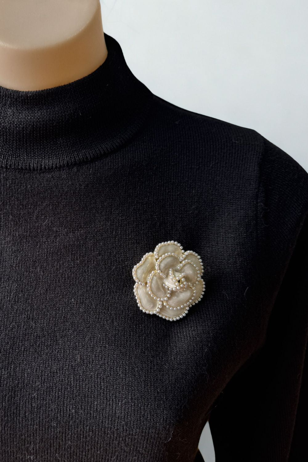 Silvermaple Collection - Vintage Pearl Flower Brooch - Jewellery - Silvermaple Boutique 