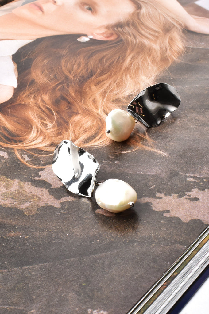 Adorne Textured Metal Top Pearl Drop Earrings | Cream/Silver_Silvermaple Boutique