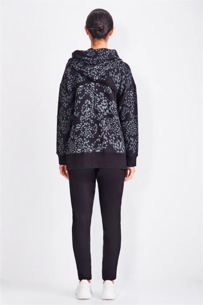 Verge Tropy Sweatshirt | Black_ Silvermaple Boutique 